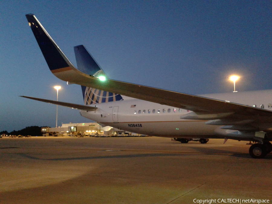 United Airlines Boeing 737-924(ER) (N38458) | Photo 13118