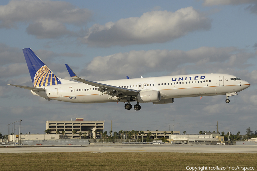 United Airlines Boeing 737-924(ER) (N38458) | Photo 24114