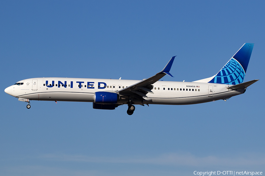 United Airlines Boeing 737-924(ER) (N38459) | Photo 547832