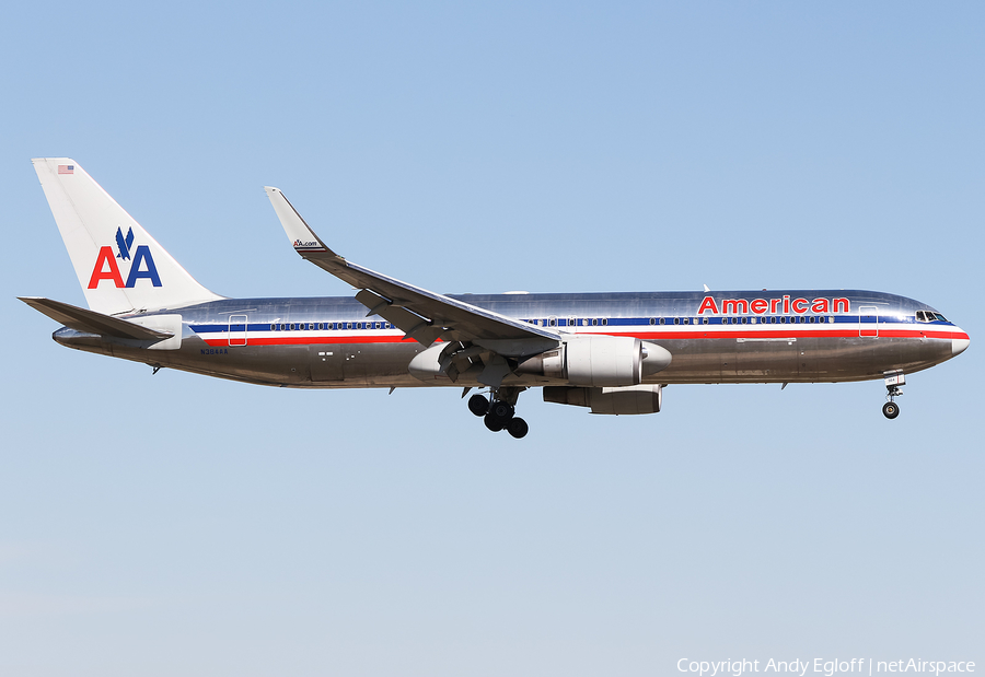 American Airlines Boeing 767-323(ER) (N384AA) | Photo 382699