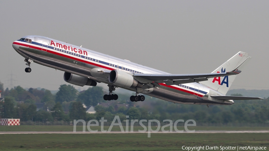 American Airlines Boeing 767-323(ER) (N384AA) | Photo 216367