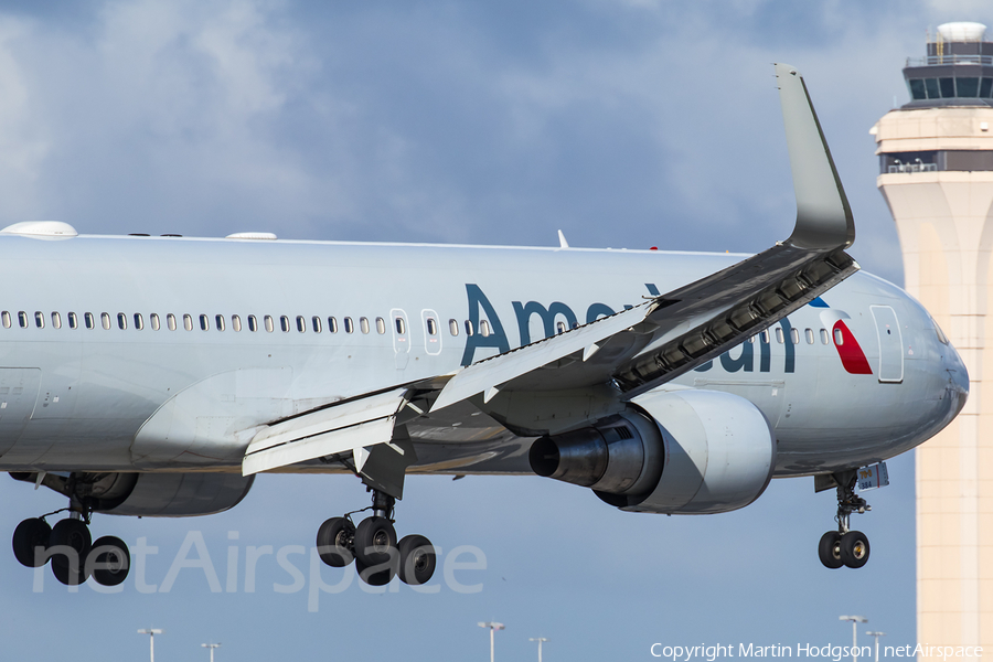 American Airlines Boeing 767-323(ER) (N384AA) | Photo 257820