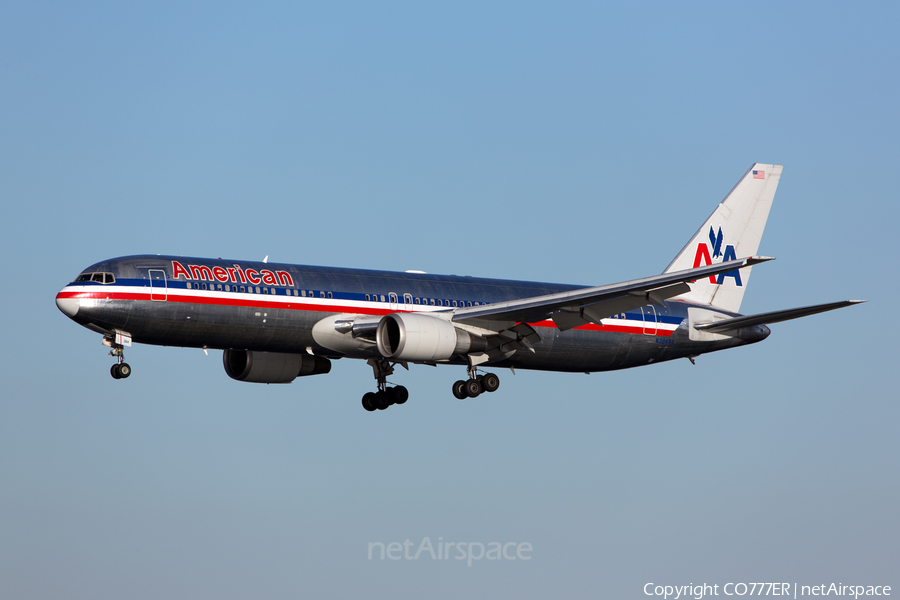 American Airlines Boeing 767-323(ER) (N384AA) | Photo 37987
