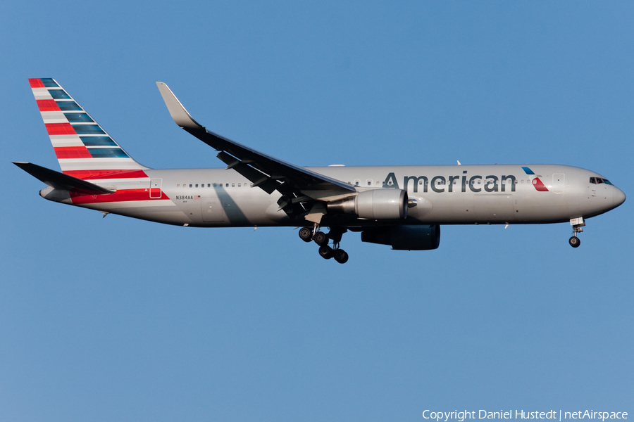 American Airlines Boeing 767-323(ER) (N384AA) | Photo 472786