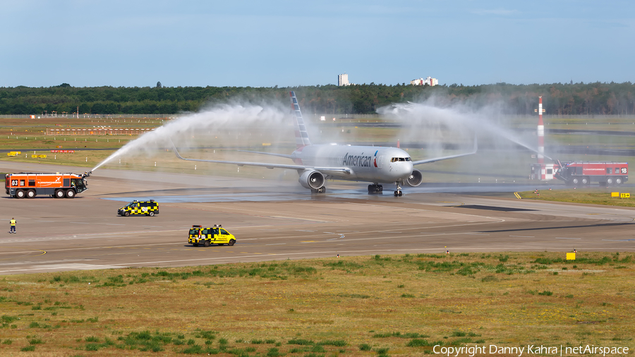 American Airlines Boeing 767-323(ER) (N384AA) | Photo 326873
