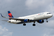 Delta Air Lines Airbus A321-211 (N384DN) at  Miami - International, United States