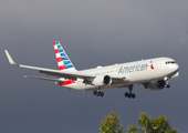 American Airlines Boeing 767-323(ER) (N385AM) at  Lisbon - Portela, Portugal