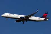 Delta Air Lines Airbus A321-211 (N385DZ) at  Atlanta - Hartsfield-Jackson International, United States