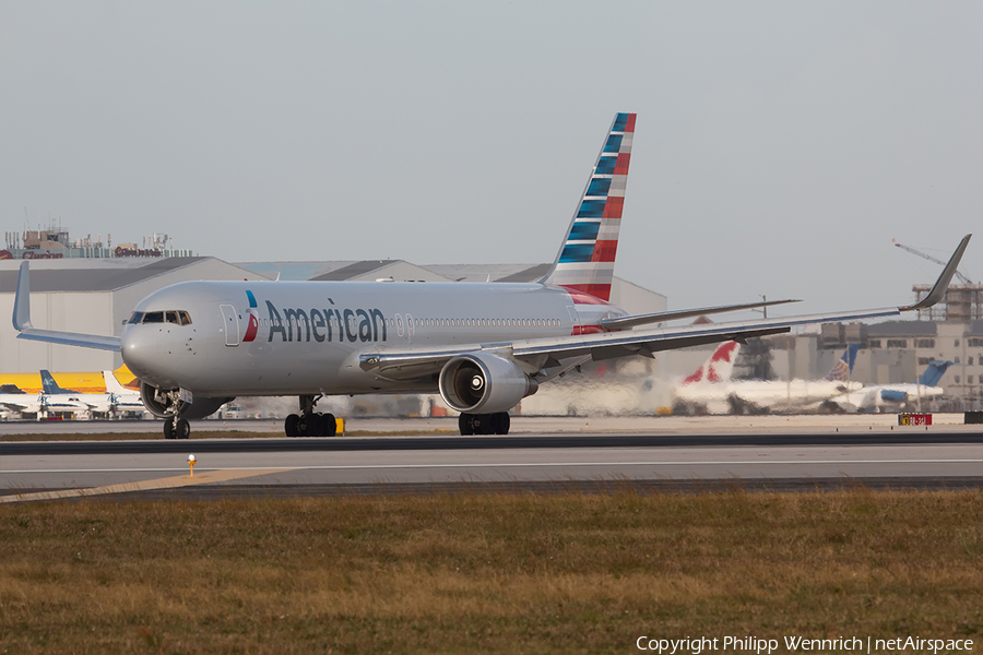 American Airlines Boeing 767-323(ER) (N386AA) | Photo 242486