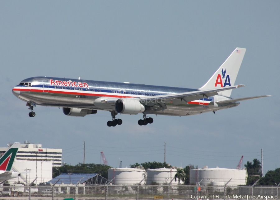 American Airlines Boeing 767-323(ER) (N386AA) | Photo 300346