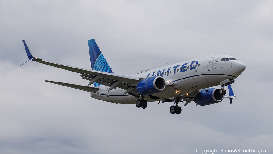 United Airlines Boeing 737-724 (N38727) | Photo 595860