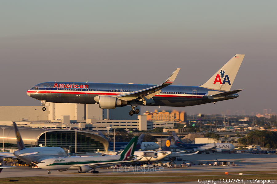 American Airlines Boeing 767-323(ER) (N387AM) | Photo 13937