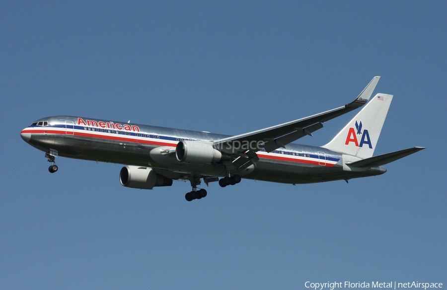 American Airlines Boeing 767-323(ER) (N388AA) | Photo 300348