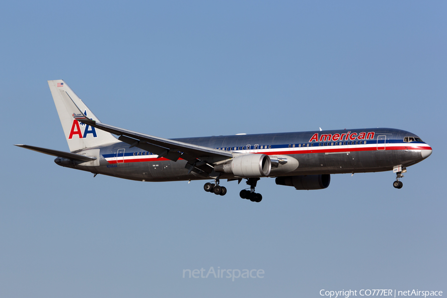 American Airlines Boeing 767-323(ER) (N389AA) | Photo 21444