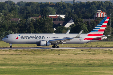 American Airlines Boeing 767-323(ER) (N389AA) at  Dusseldorf - International, Germany