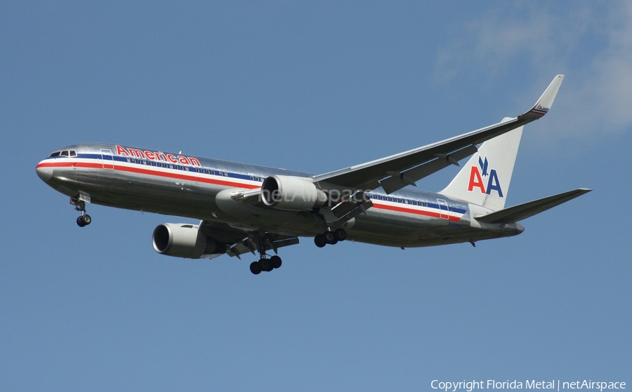 American Airlines Boeing 767-323(ER) (N389AA) | Photo 611600