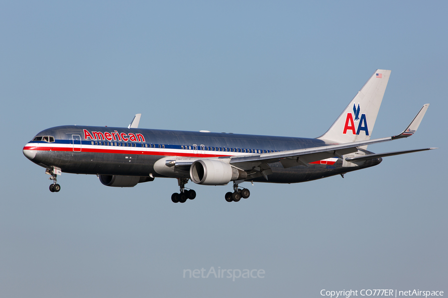 American Airlines Boeing 767-323(ER) (N389AA) | Photo 13961