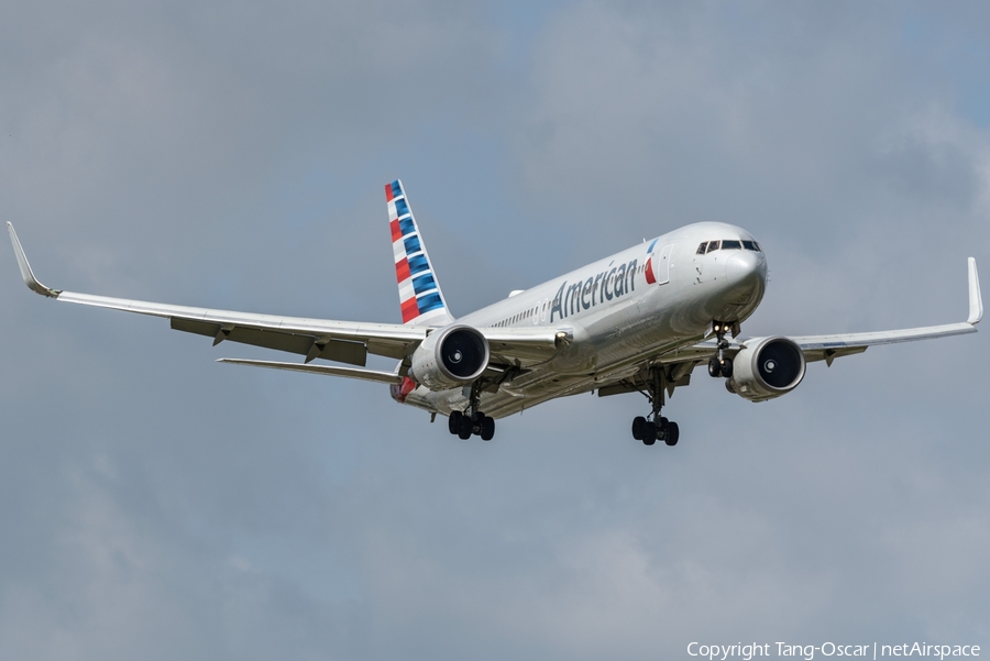 American Airlines Boeing 767-323(ER) (N389AA) | Photo 284460