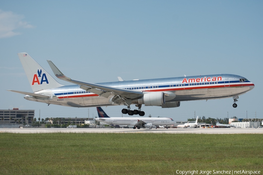 American Airlines Boeing 767-323(ER) (N389AA) | Photo 7178