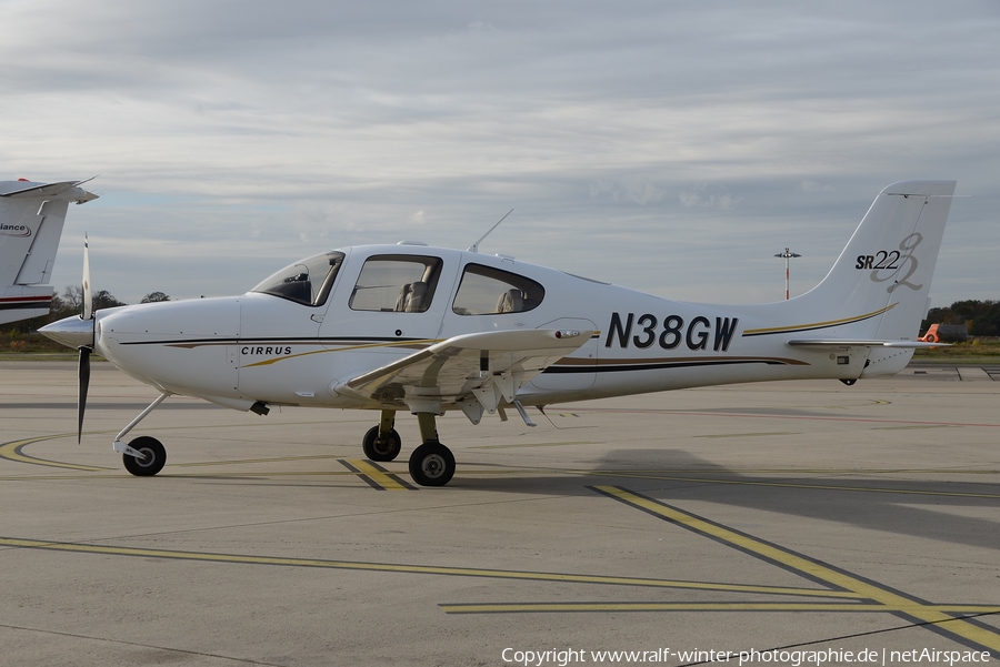 (Private) Cirrus SR22 G2 (N38GW) | Photo 363610