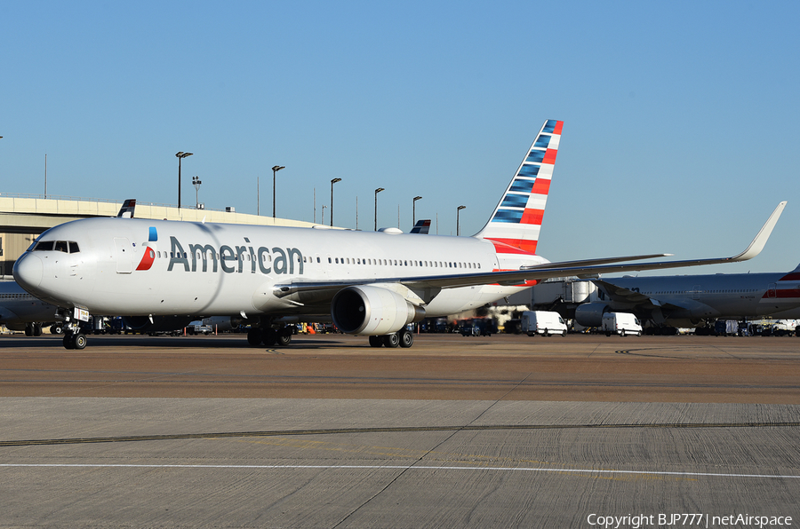 American Airlines Boeing 767-323(ER) (N390AA) | Photo 352361