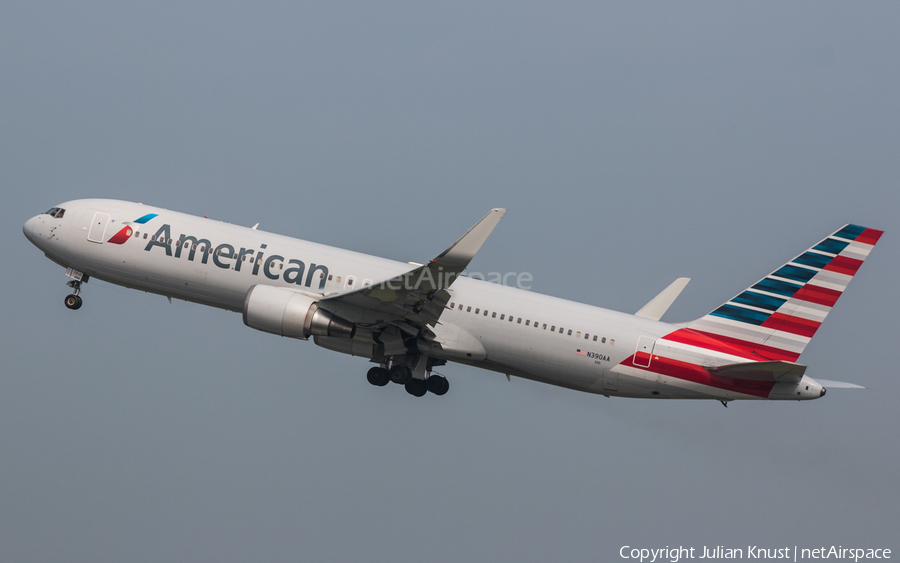 American Airlines Boeing 767-323(ER) (N390AA) | Photo 109839