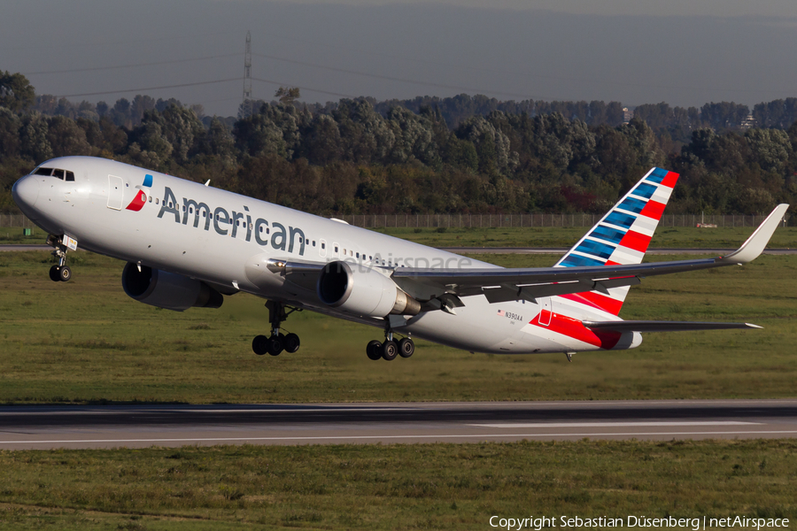 American Airlines Boeing 767-323(ER) (N390AA) | Photo 150621