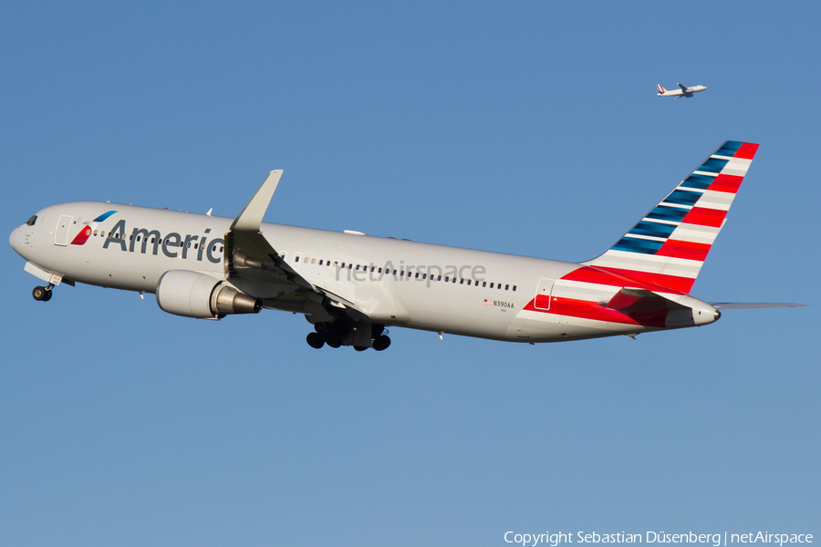 American Airlines Boeing 767-323(ER) (N390AA) | Photo 150622