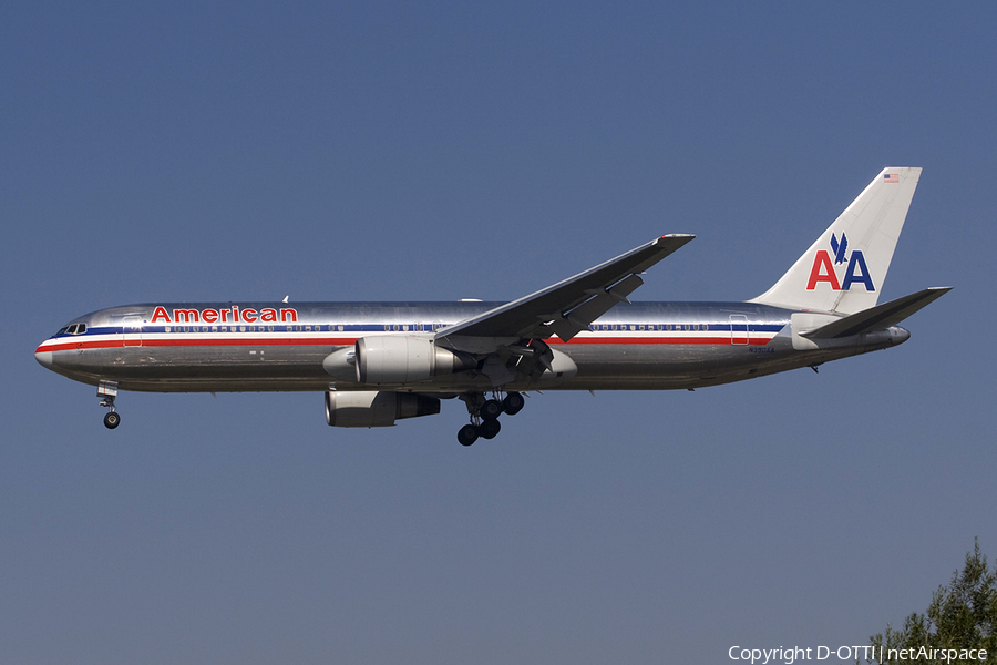 American Airlines Boeing 767-323(ER) (N390AA) | Photo 279458