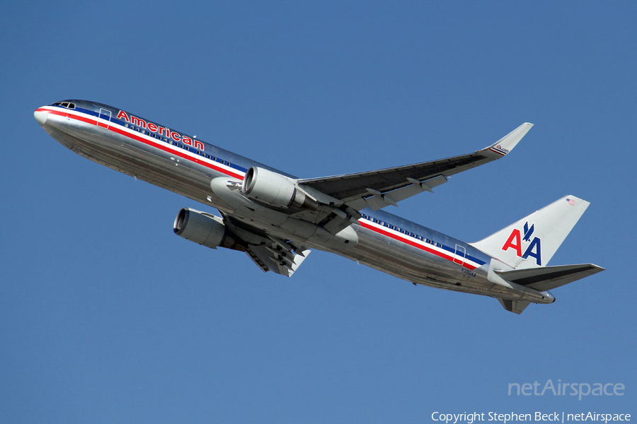 American Airlines Boeing 767-323(ER) (N390AA) | Photo 54609
