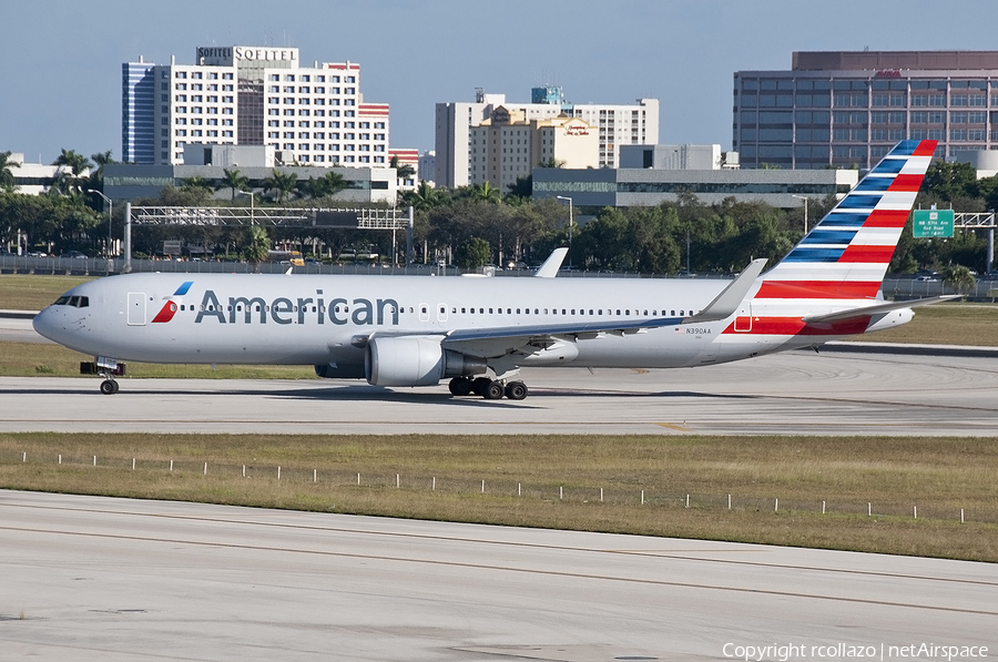 American Airlines Boeing 767-323(ER) (N390AA) | Photo 396043