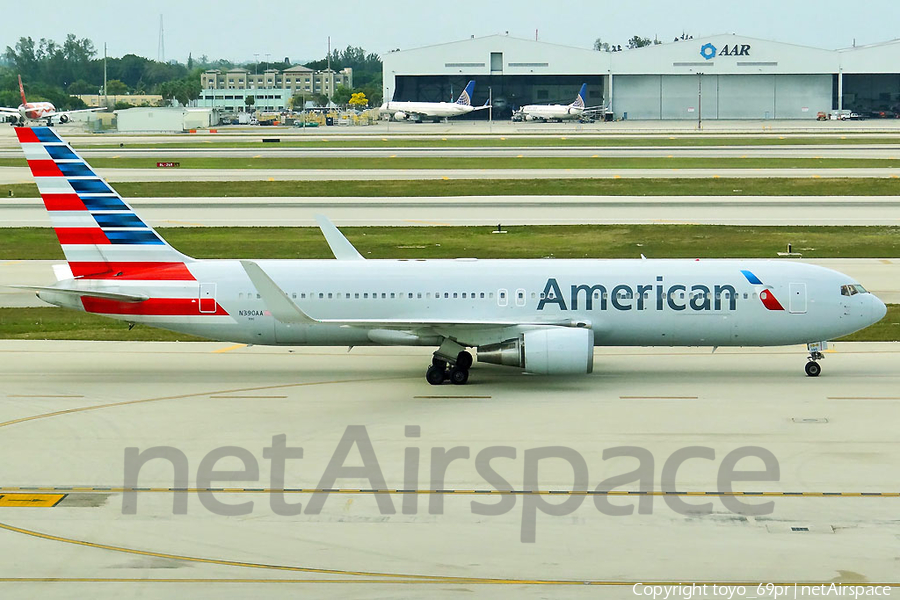 American Airlines Boeing 767-323(ER) (N390AA) | Photo 71559