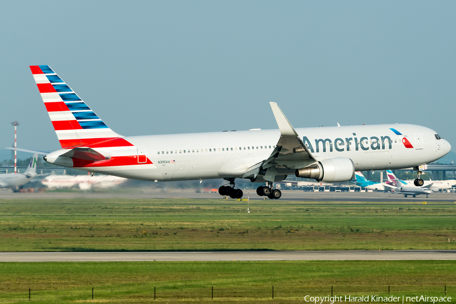 American Airlines Boeing 767-323(ER) (N390AA) | Photo 301293