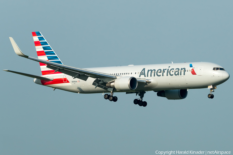 American Airlines Boeing 767-323(ER) (N390AA) | Photo 301295