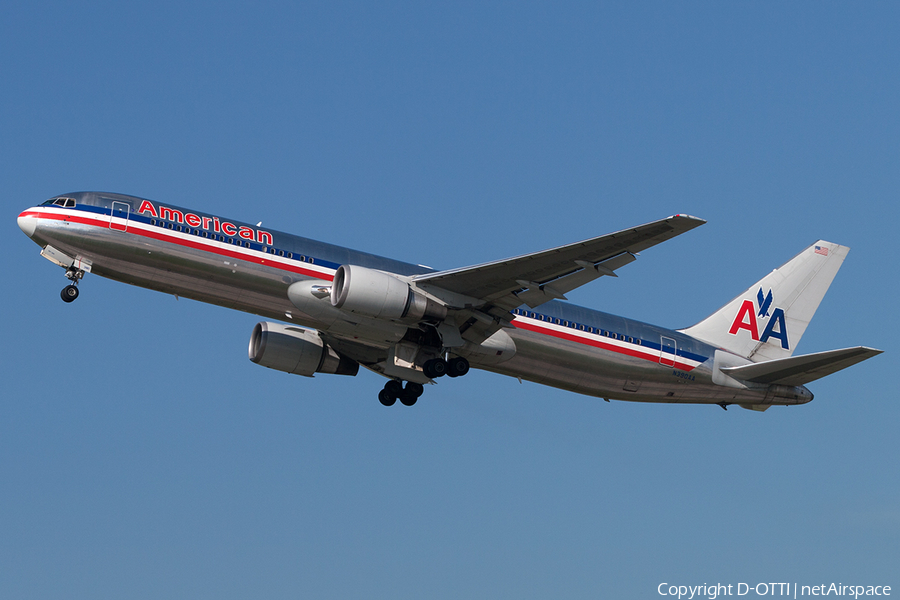 American Airlines Boeing 767-323(ER) (N390AA) | Photo 197427
