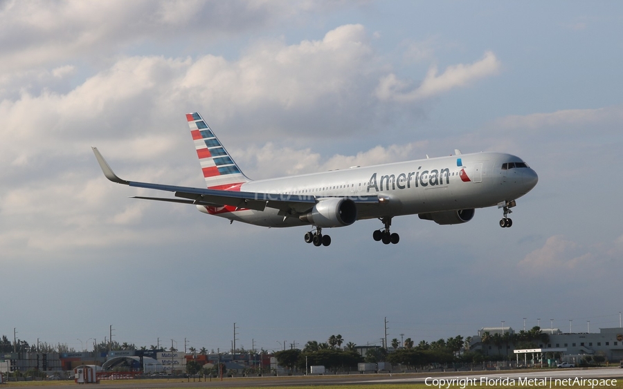 American Airlines Boeing 767-323(ER) (N391AA) | Photo 581770