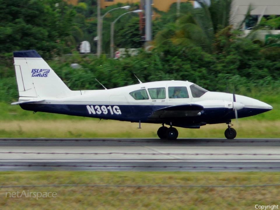 Island Birds Piper PA-23-250 Aztec E (N391G) | Photo 49465