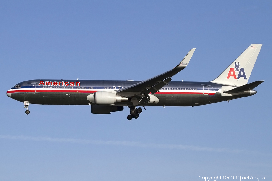 American Airlines Boeing 767-323(ER) (N392AN) | Photo 400201