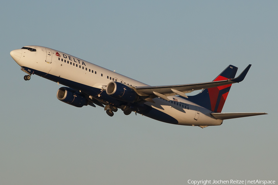 Delta Air Lines Boeing 737-832 (N392DA) | Photo 38050