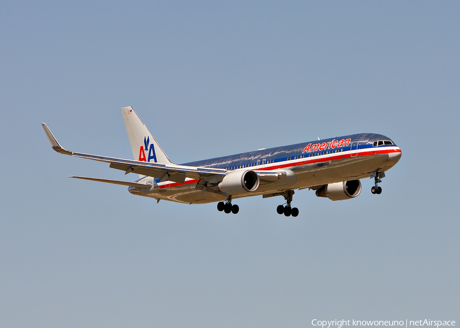 American Airlines Boeing 767-323(ER) (N39364) | Photo 1575