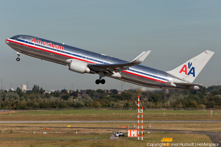 American Airlines Boeing 767-323(ER) (N39365) | Photo 489926