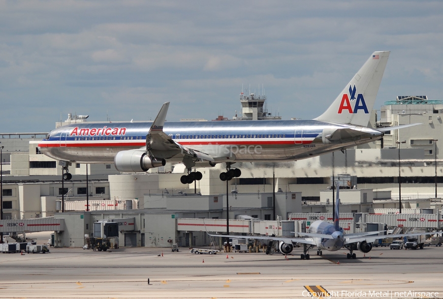 American Airlines Boeing 767-323(ER) (N39365) | Photo 299940