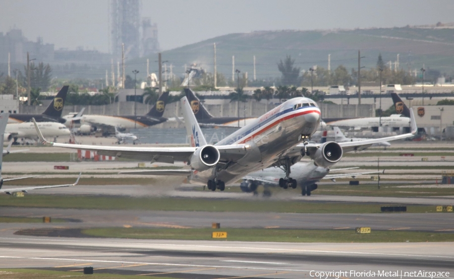 American Airlines Boeing 767-323(ER) (N39365) | Photo 299941
