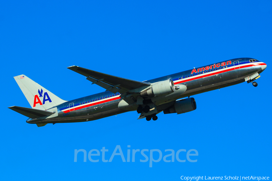 American Airlines Boeing 767-323(ER) (N39367) | Photo 62661