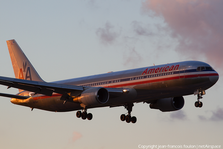 American Airlines Boeing 767-323(ER) (N39367) | Photo 66001