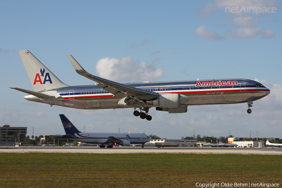 American Airlines Boeing 767-323(ER) (N393AN) | Photo 36640