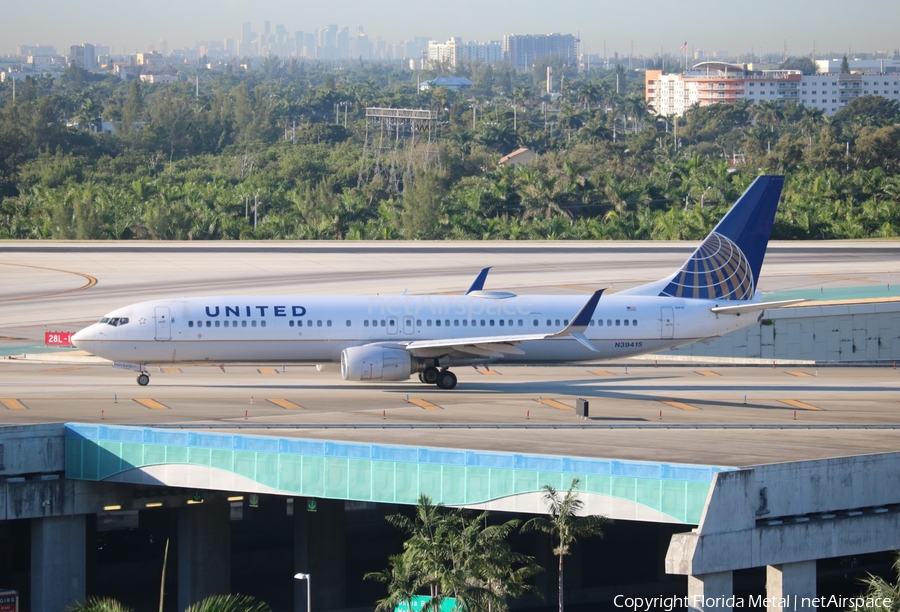 United Airlines Boeing 737-924(ER) (N39415) | Photo 380998