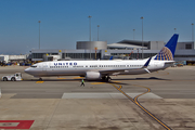 United Airlines Boeing 737-924(ER) (N39416) at  San Francisco - International, United States