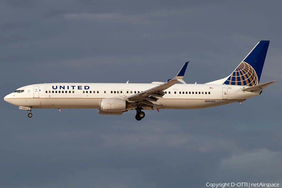 United Airlines Boeing 737-924(ER) (N39423) | Photo 137838