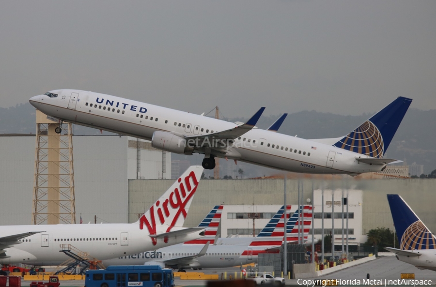 United Airlines Boeing 737-924(ER) (N39423) | Photo 381001